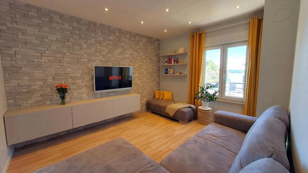 Beautiful View Apartment With Garage Space Mali Losinj