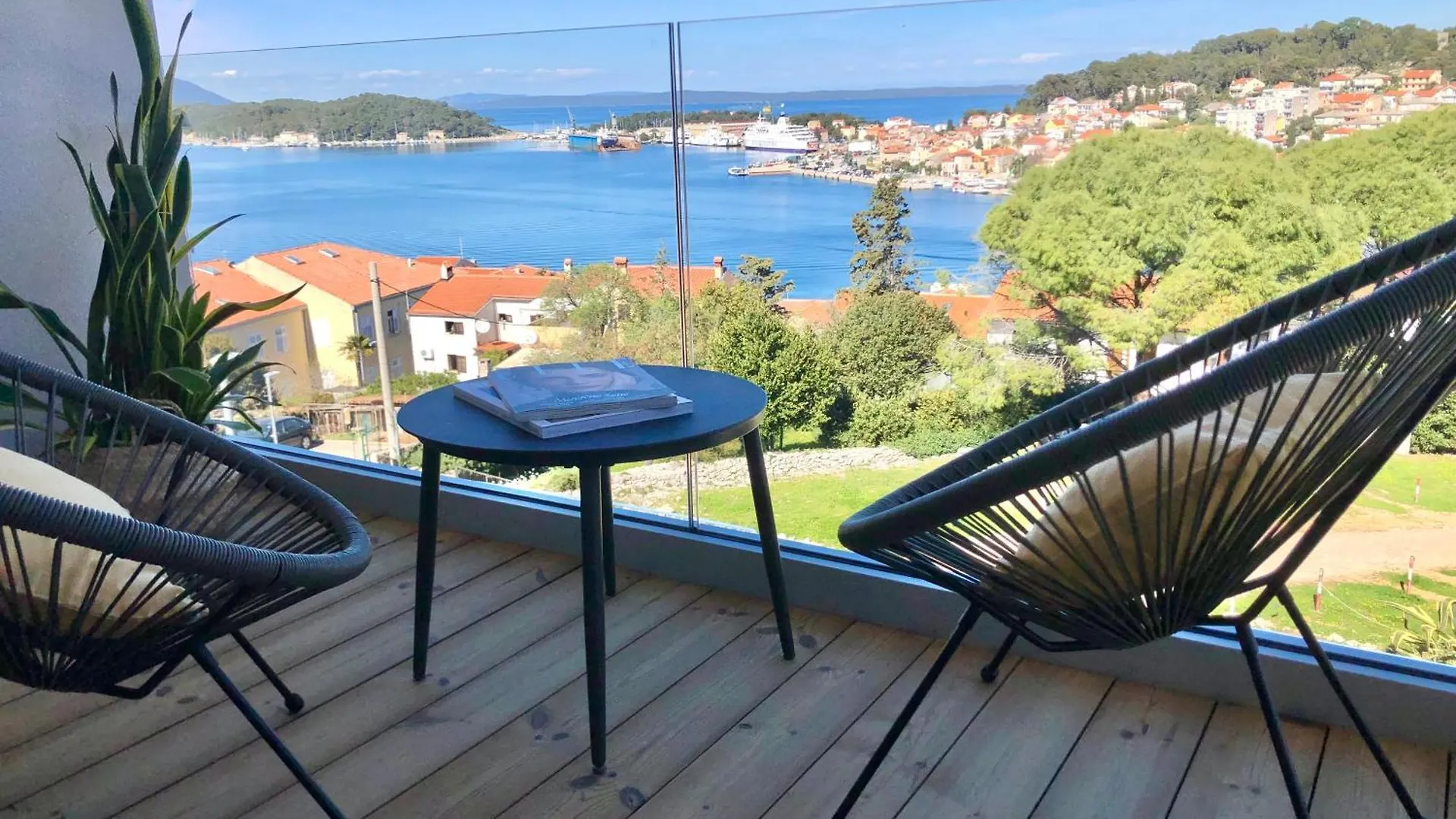 Beautiful View Apartment With Garage Space location